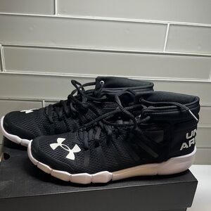 NIB Under Armour Black and White Athletic Sneakers 7Y